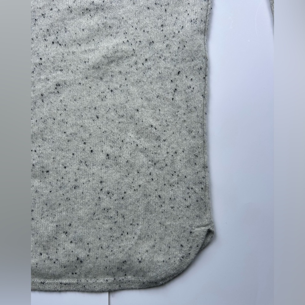 saks fifth avenue  cashmere Gray Speckled Women's Sweater - Picture 7 of 7